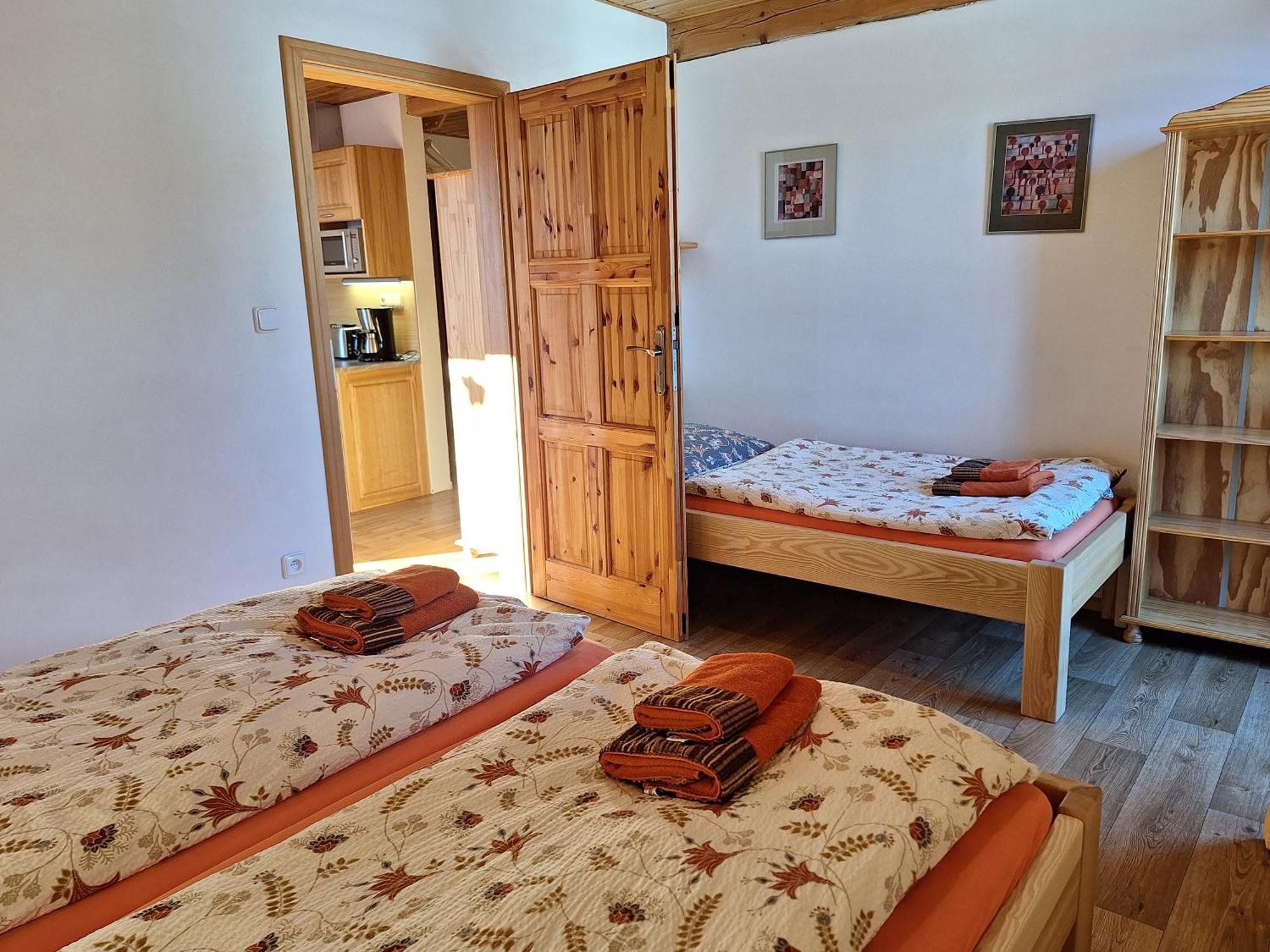 Apartmany Ester โรกีนีซ นัด ยีเซอโร ภายนอก รูปภาพ