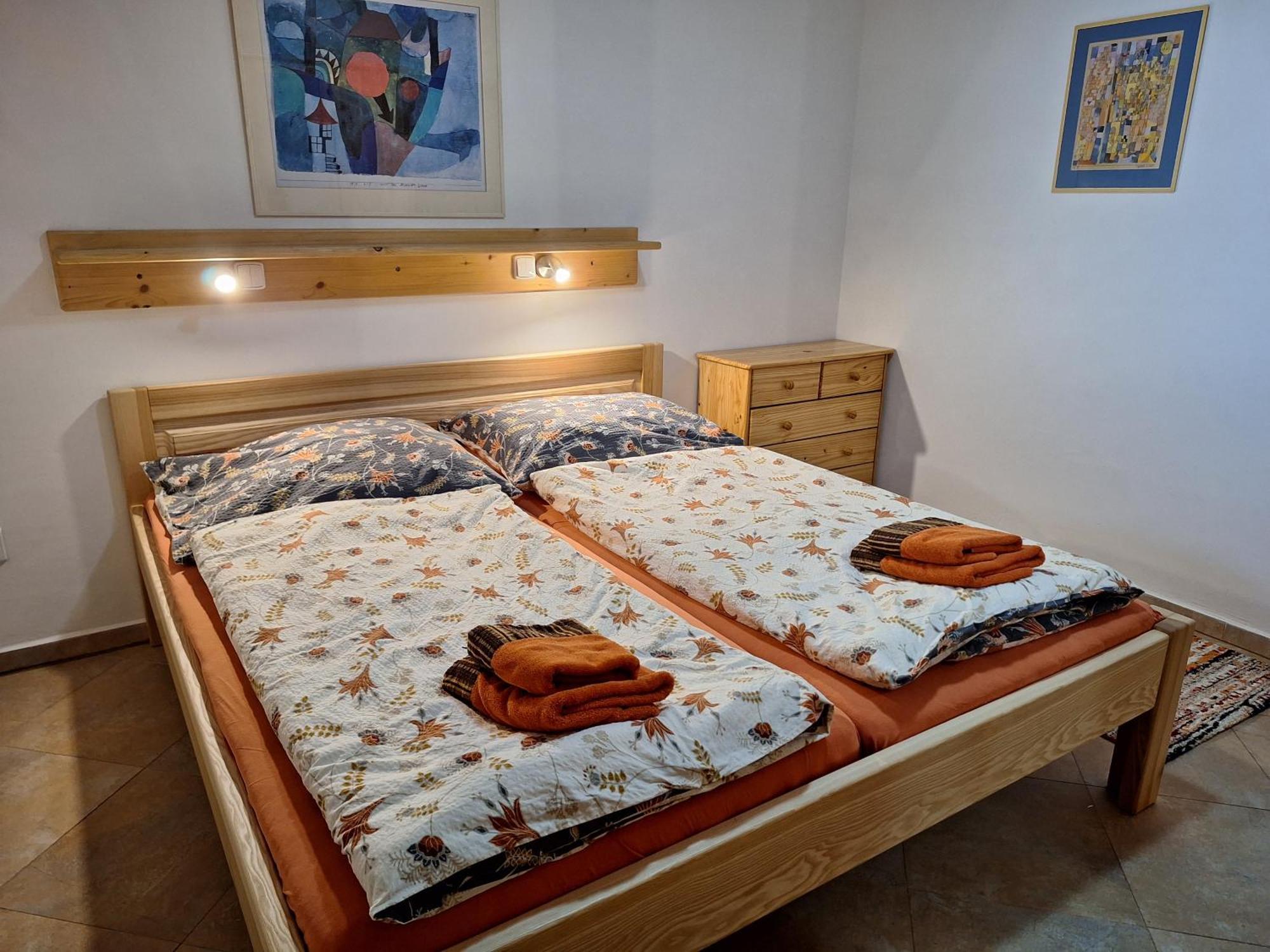 Apartmany Ester โรกีนีซ นัด ยีเซอโร ภายนอก รูปภาพ