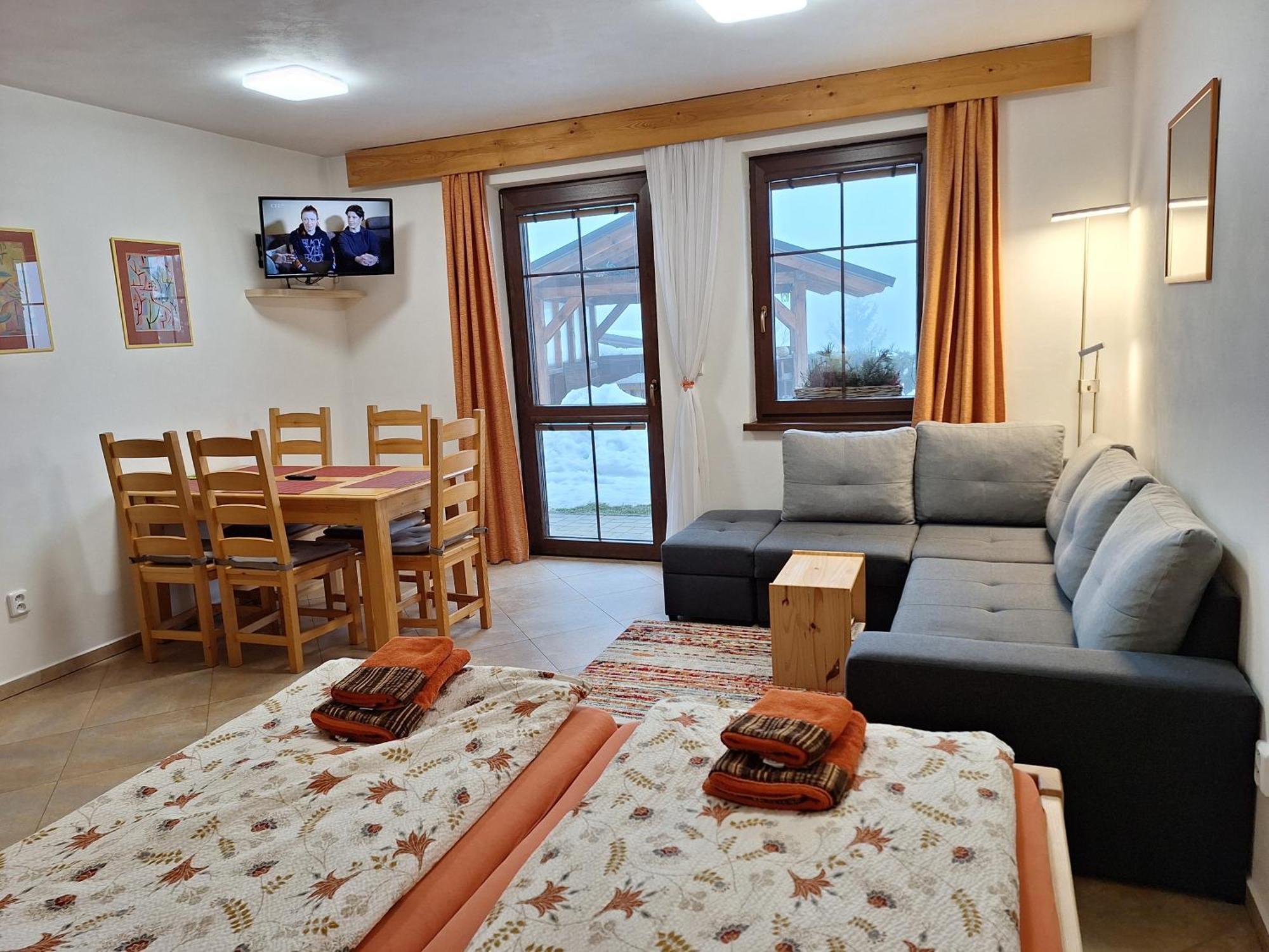 Apartmany Ester โรกีนีซ นัด ยีเซอโร ภายนอก รูปภาพ