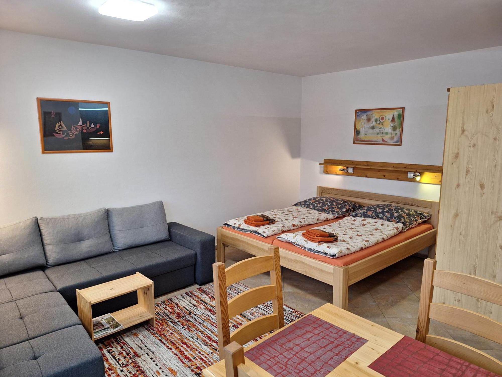 Apartmany Ester โรกีนีซ นัด ยีเซอโร ภายนอก รูปภาพ